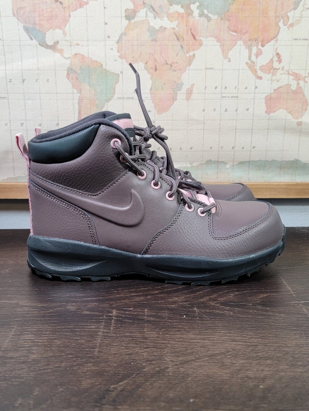 BRAND NEW Nike Manoa Leather Boot Women's Size 8.5